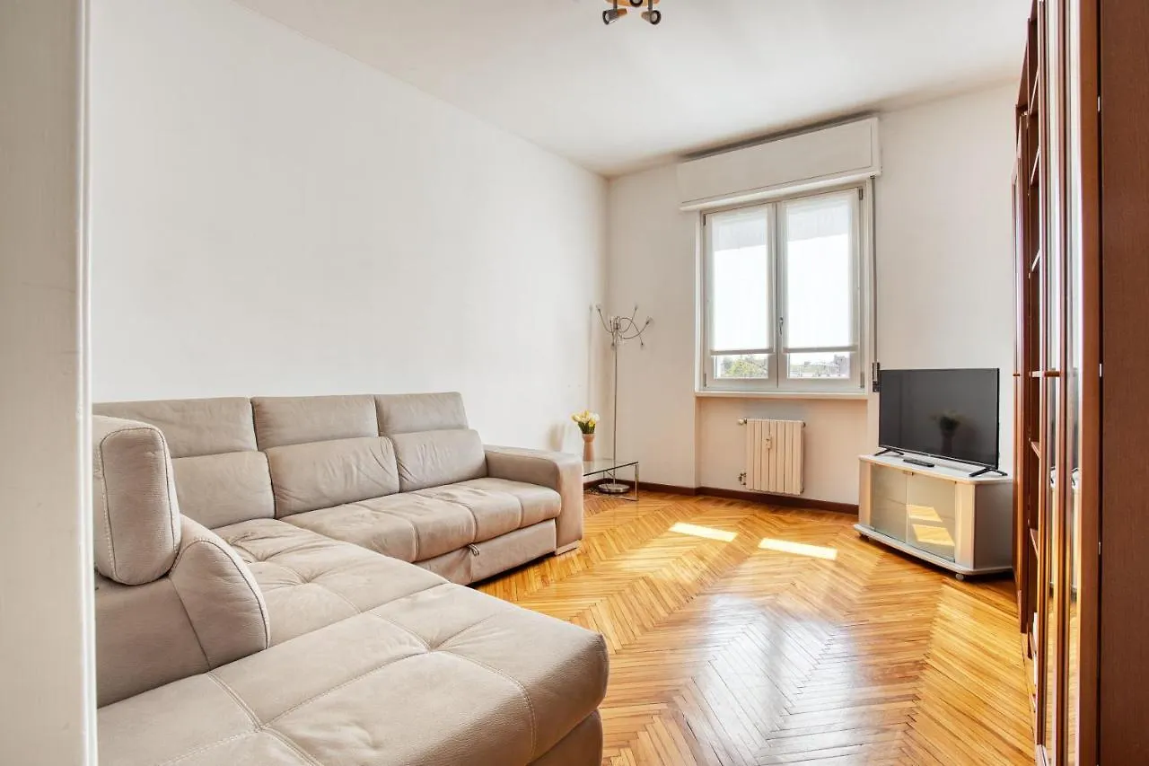 Joivy Cosy Apt In The Giambellino Area Milaan